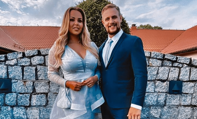 Wokalistka zespołu TopGirls - Paula w weselnej kreacji wygląda obłędnie! | Disco-Polo.eu