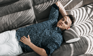 Ta fotografia robi ogromne wrażenie! Luka Rosi w łóżku z dwiema... | Disco-Polo.eu