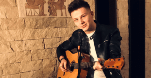 Denzi romantycznie i akustycznie! Wzruszające wykonanie utworu "Zostań tu ze mną" dawid kajdan | Disco-Polo.eu