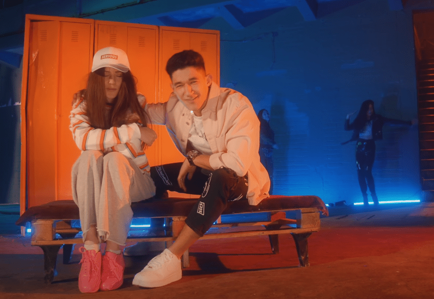 Formacja DiscoBoys wraz z Kamilem Kossakowskim wydała nowość! Premiera utworu pt: "Ona dziś nie chciała". | Disco-Polo.eu