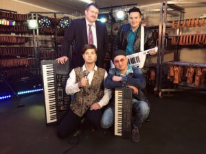 Przeżyjmy to jeszcze raz! Kielecki zespół w utworze, który porwie miliony! "Dziewczyno z mięsnego" podbija Internet! loverboy | Disco-Polo.eu