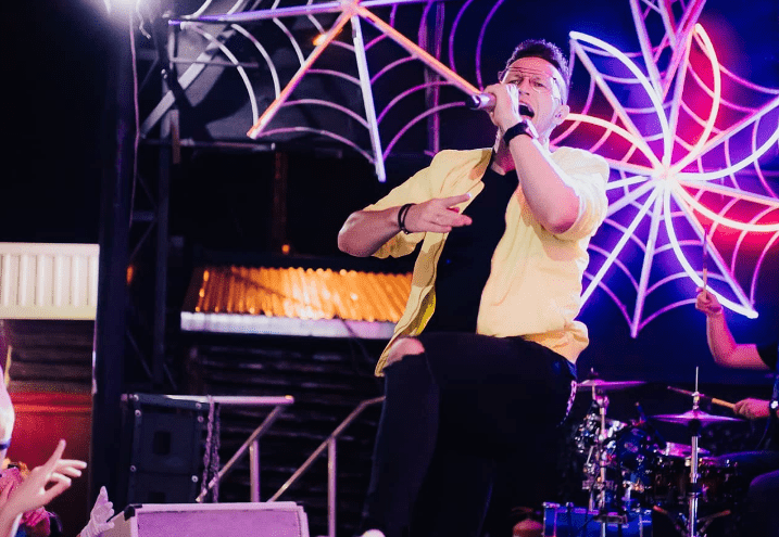 Jest nie do poznania. Wielka metamorfoza Kuby Urbańskiego lidera zespołu Playboys! disco polo | Disco-Polo.eu