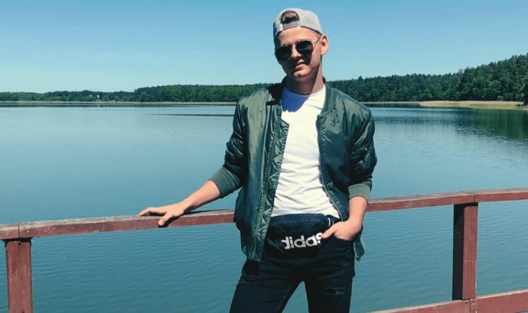 Młody wokalista disco polo Dominik Bajorek dostojnie się prezentuje. Takiego wpisu nikt by się nie spodziewał. disco polo | Disco-Polo.eu