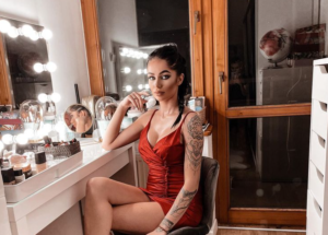 Piękna modelka wkracza w świat muzyki disco polo! To wielki moment dla znanej modelki. | Disco-Polo.eu
