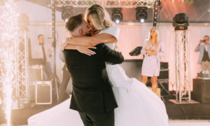 Paula Karpowicz swoim pierwszym tańcem doprowadziła do wzruszeń. Materiał z pierwszego tańca trafił właśnie do sieci. disco polo | Disco-Polo.eu