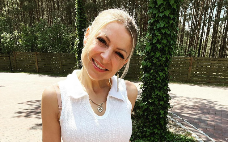 Magdalena Narożna liderka zespołu Piękni i Młodzi ma swojego sobowtóra! Fani nie mają zastrzeżeń. Magdalena Narożna | Disco-Polo.eu