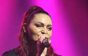 Jej głos to Magia pełna ma ogromny talent! Stworzyła piękną balladę pt. "Myśli niespokojne" magia | Disco-Polo.eu