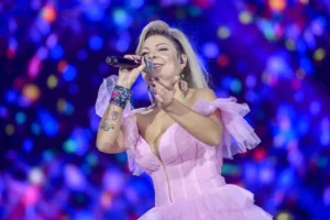 Magdalena Narożna w seksownym stroju kąpielowym relaksuje się w jacuzzi! Lesioki | Disco-Polo.eu