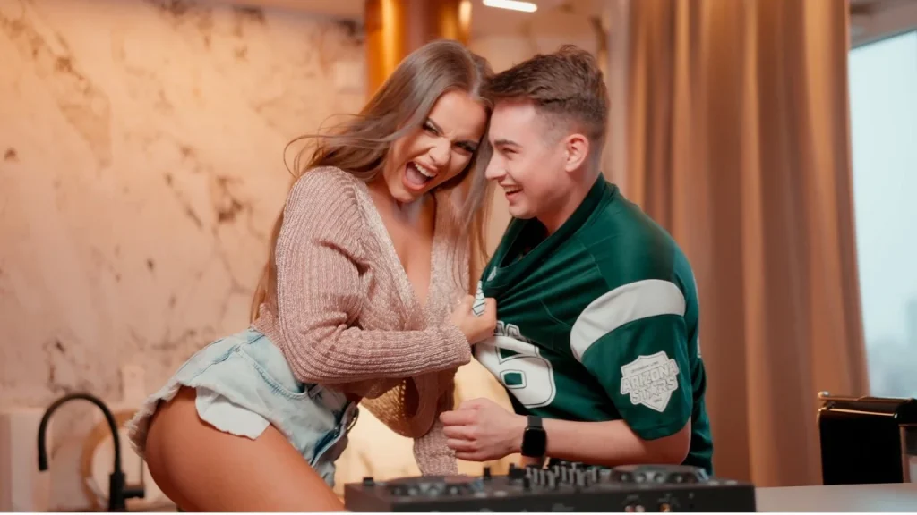 MENELAOS – Ona Nie Jest Singielką