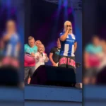 Mała fanka zaśpiewała ze Skolimem hit „Daj mi jedno słowo” na scenie Mała fanka zaśpiewała ze Skolimem hit „Daj mi jedno słowo” na scenie