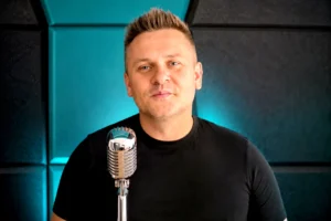 Arek Kopaczewski z premierą coveru "Ze mną bądź" zespołu Toledo | Disco-Polo.eu
