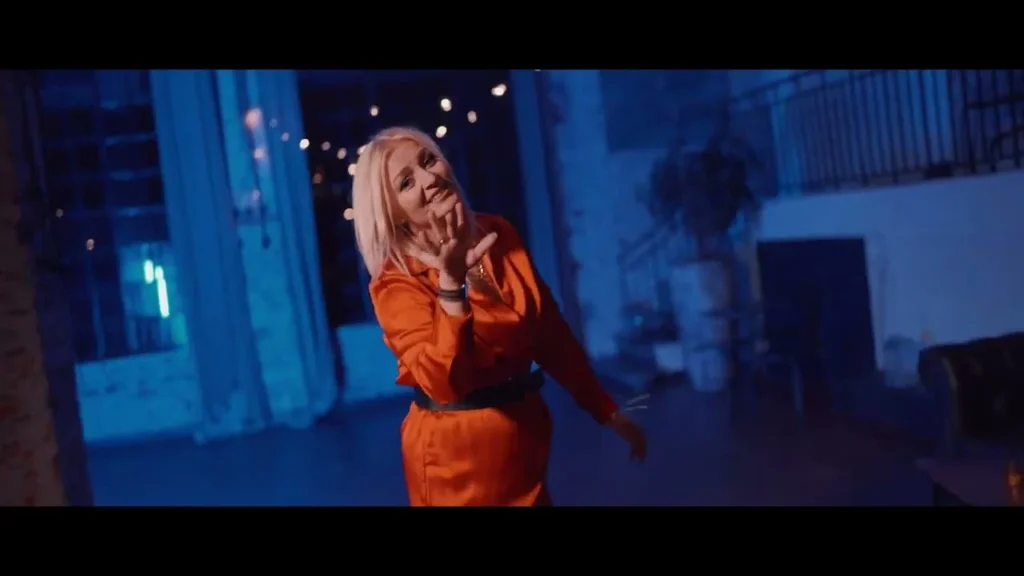Kinga Dudek & Blu rey – Kochaj mnie