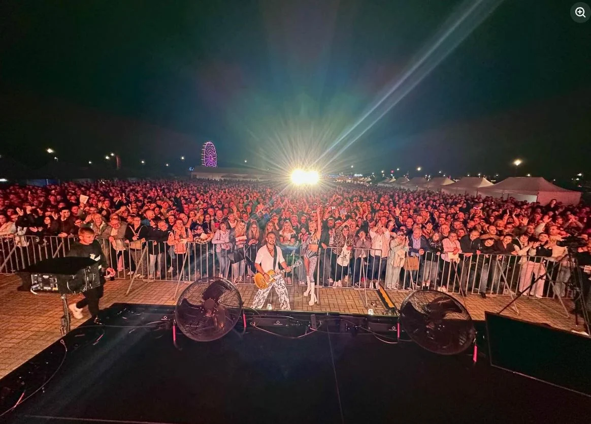 Elwira Mejk zgromadziła tłumy w Krynicy Morskiej. Tak wyglądał koncert Mejk
