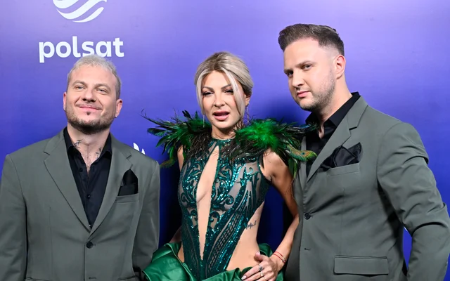 Ogromny dekolt! Magdalena Narożna z zespołem na ściance PGE Narodowego Magdalena Narożna | Disco-Polo.eu